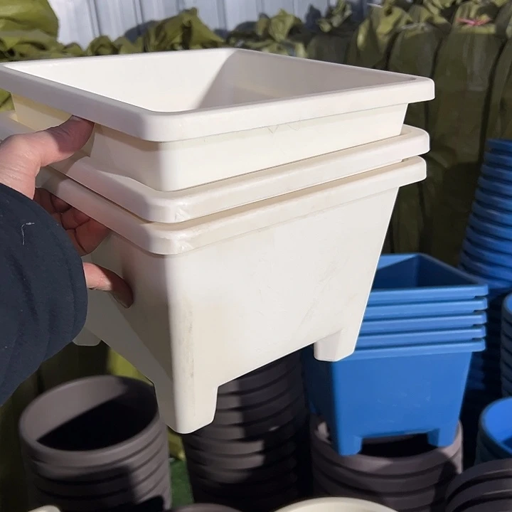 微瑕米白方球根26外径19高3个盆