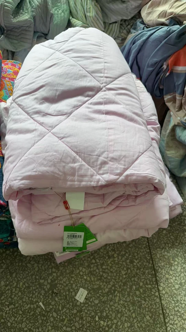 《兵哥外贸》3楼160×210粉色表面全棉生态丝柔夏被 发一张 微瑕疵
