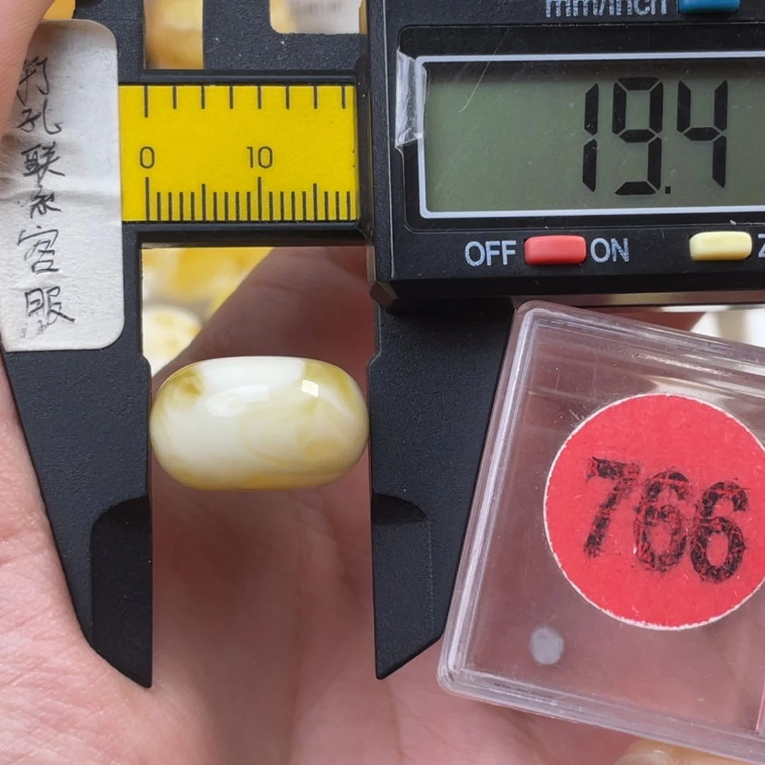 蜜蜡未镶嵌珠宝奇石