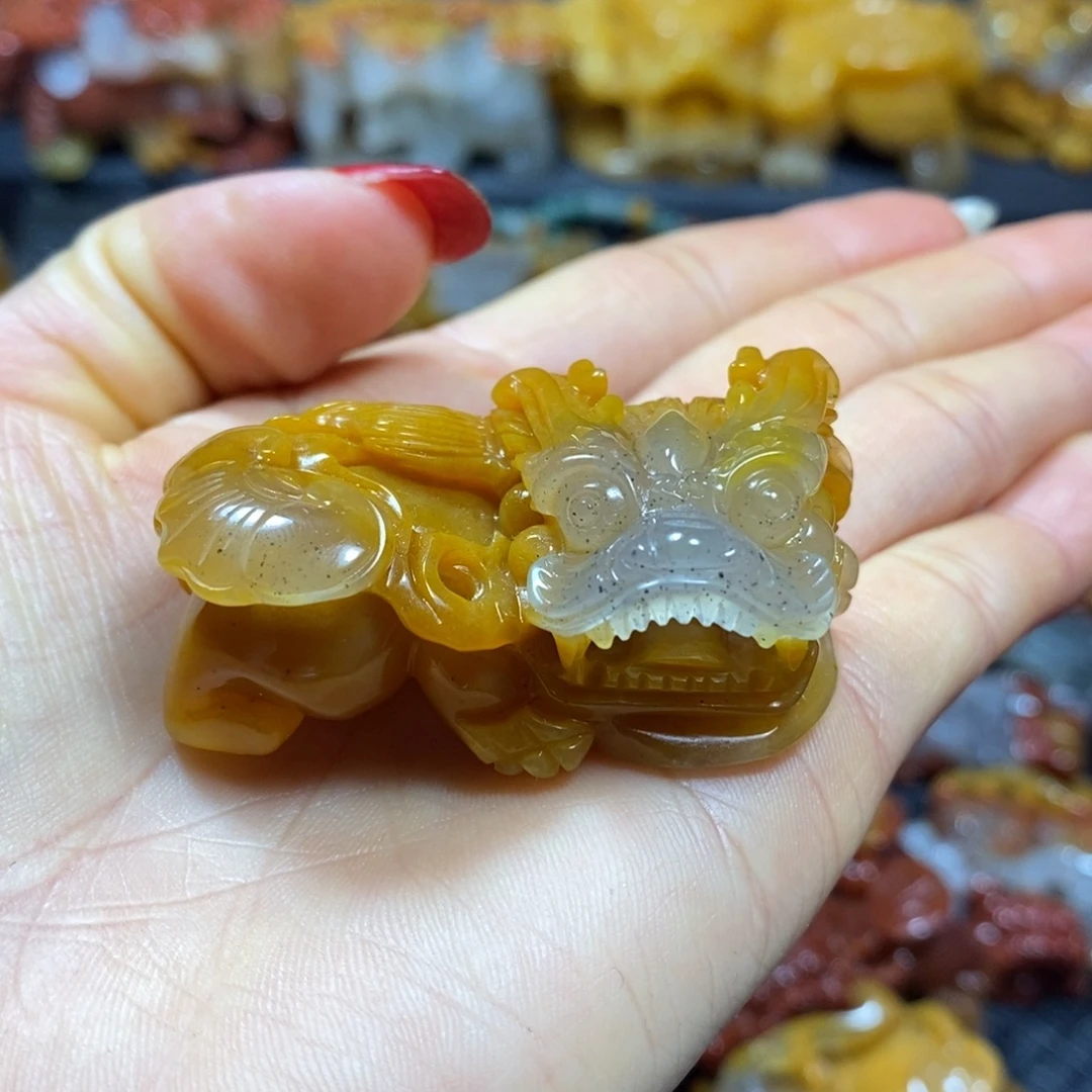 a***使石英质玉（黄龙玉）未镶嵌颈饰