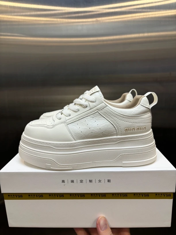 真皮厚底松糕板鞋女2025新款秋季系带小白鞋百搭增高休闲运动鞋潮