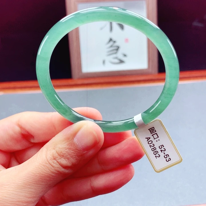 未镶嵌手镯翡翠圆镯
