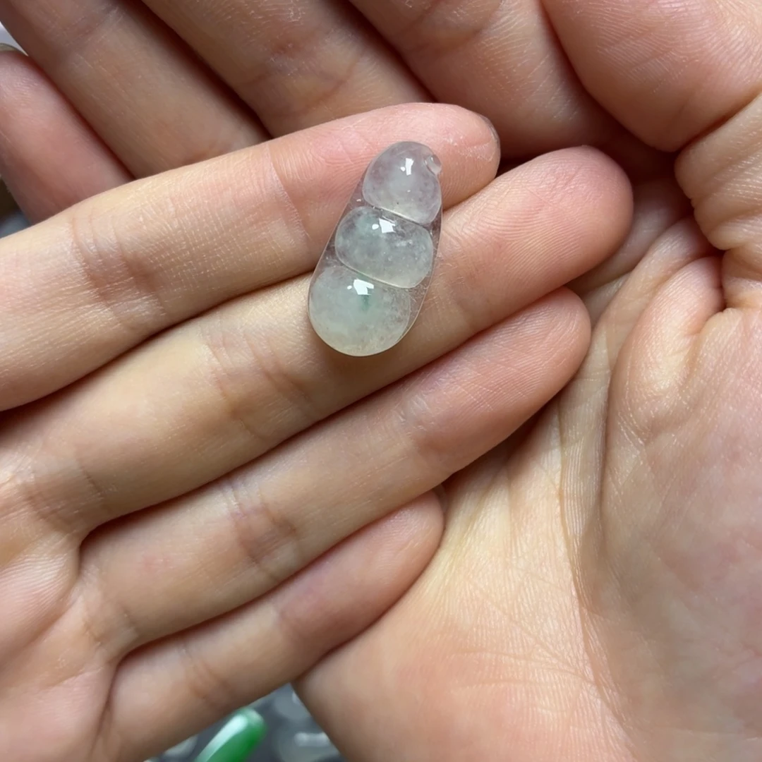 翡翠未镶嵌颈饰飘花豆