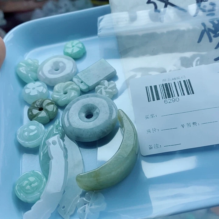 翡翠未镶嵌颈饰翡翠