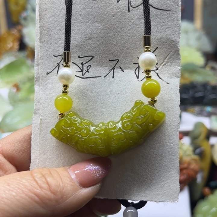 蛇纹石玉未镶嵌颈饰