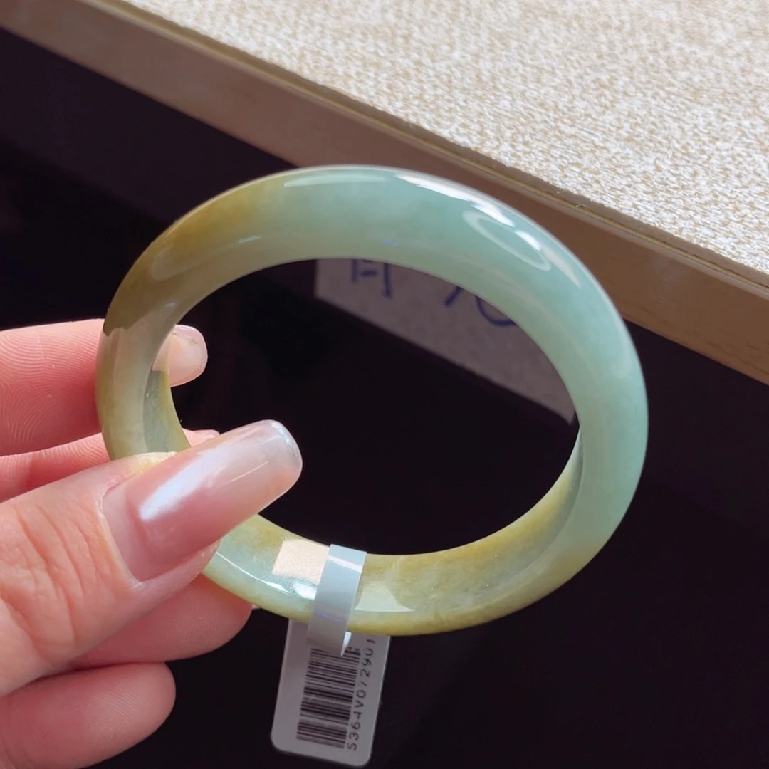 翡翠手镯未镶嵌手镯