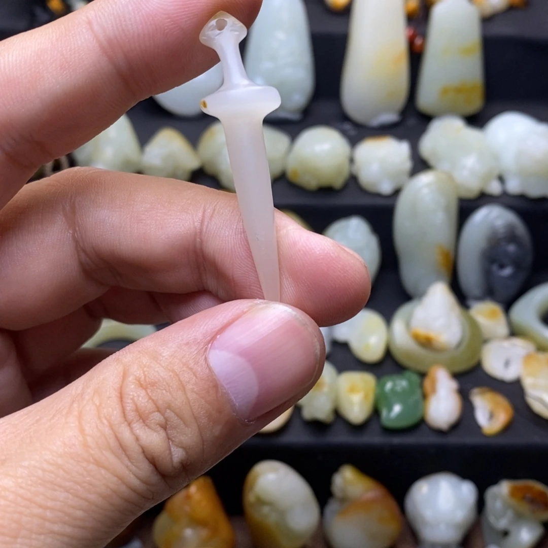 和田玉未镶嵌挂件