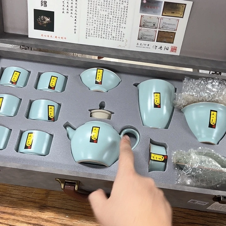 孤品茶具套装等。
