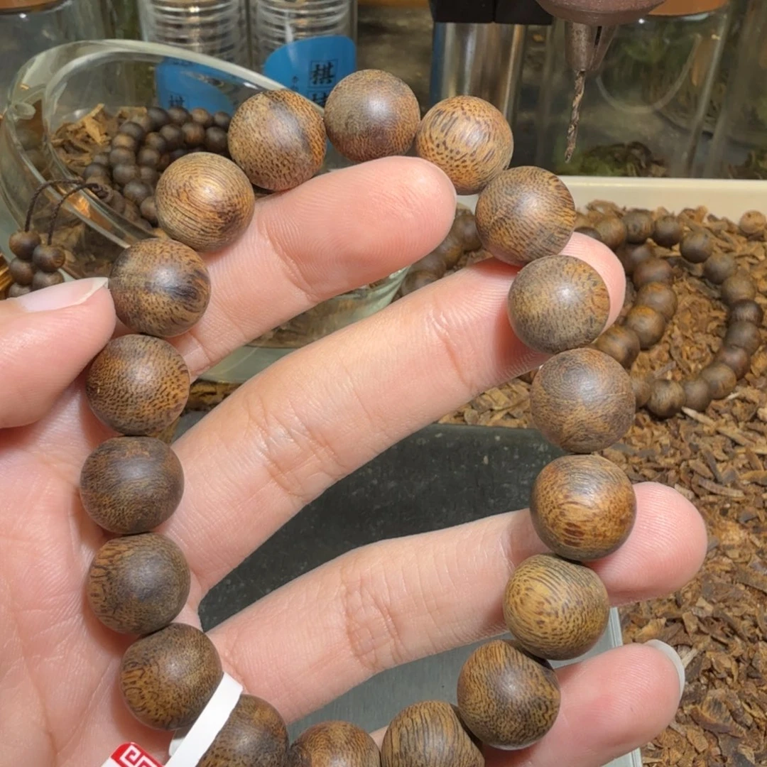D***W沉香手串沉水浮1.2-17g