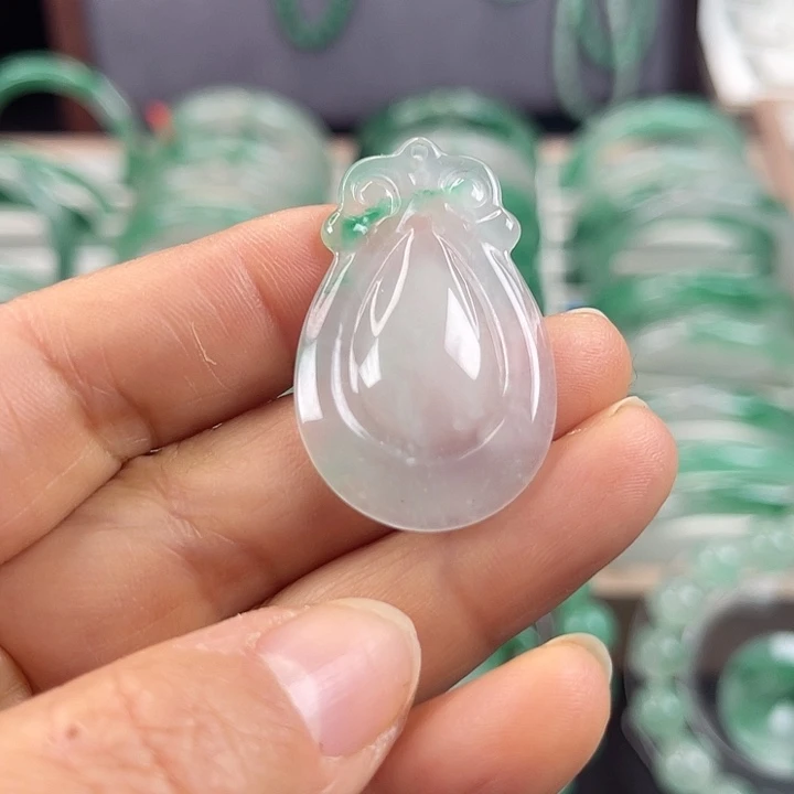 颈饰未镶嵌石英质玉