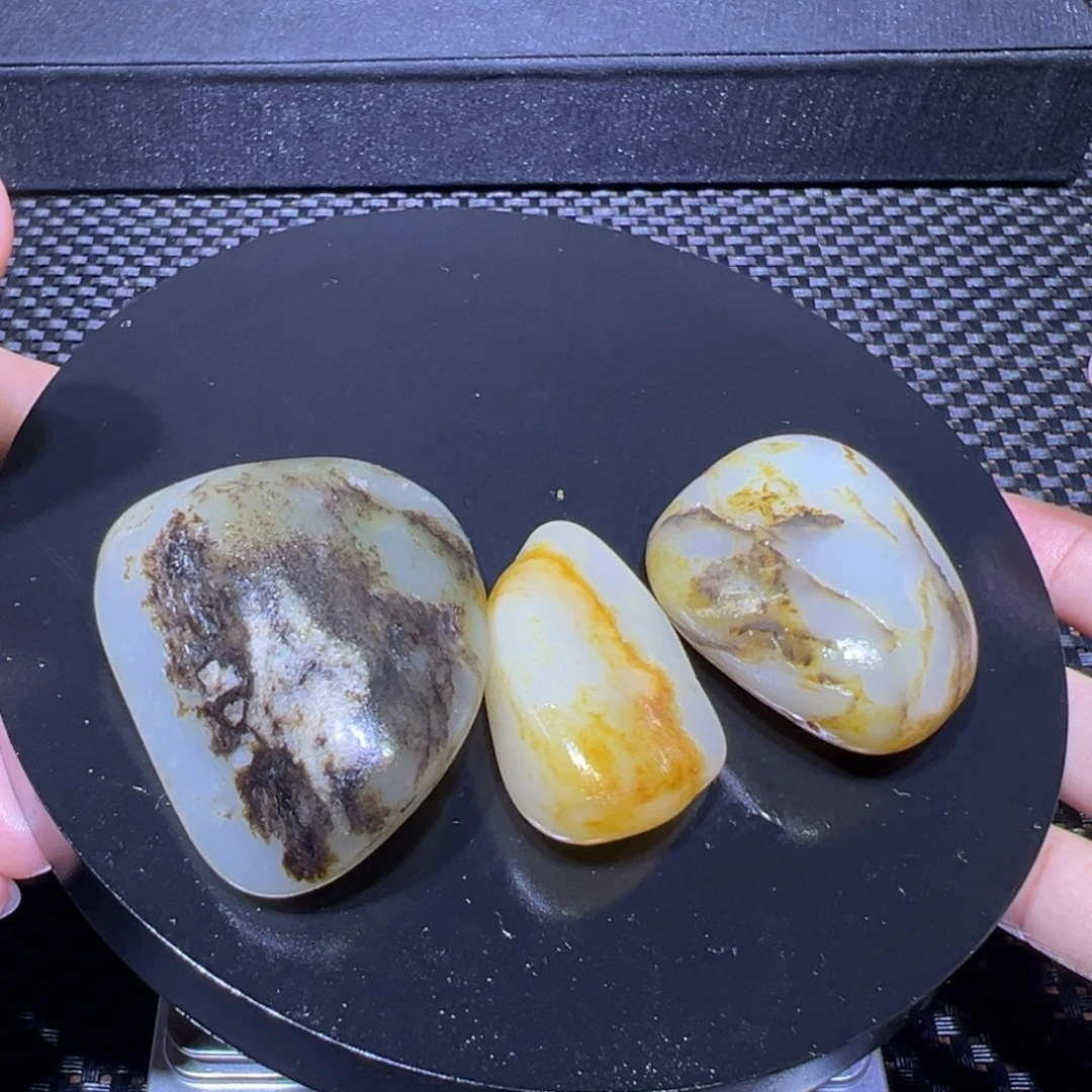 吊坠(不含链)未镶嵌和田玉（子料）106-99