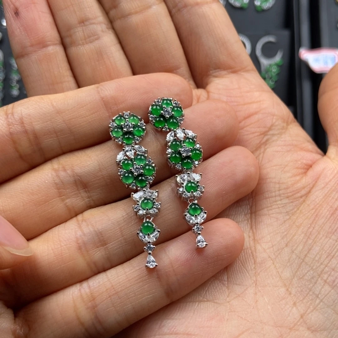 玫***瑰银S925镶嵌翡翠耳饰