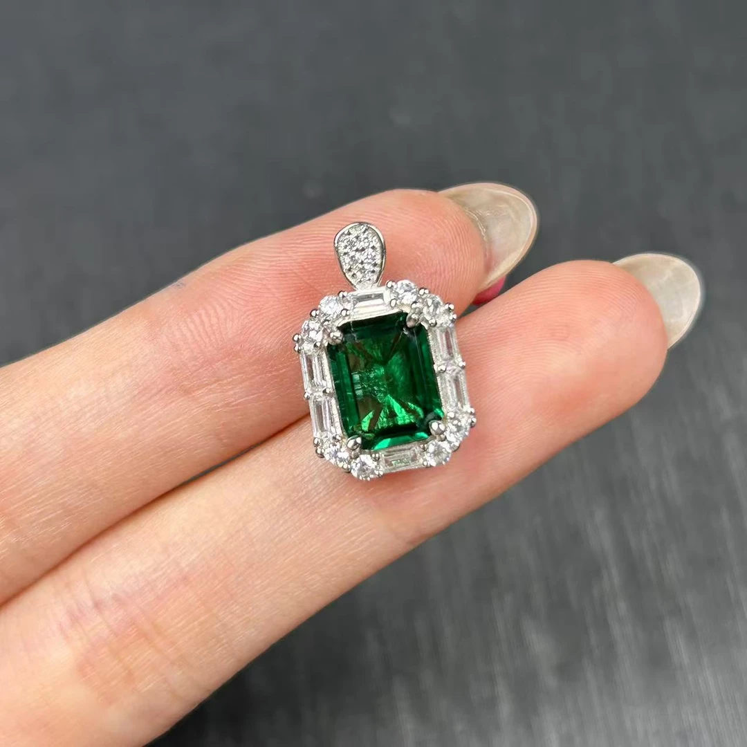 阿鲁沙-典藏轻奢祖母绿-精工银镀18k金培育吊坠835