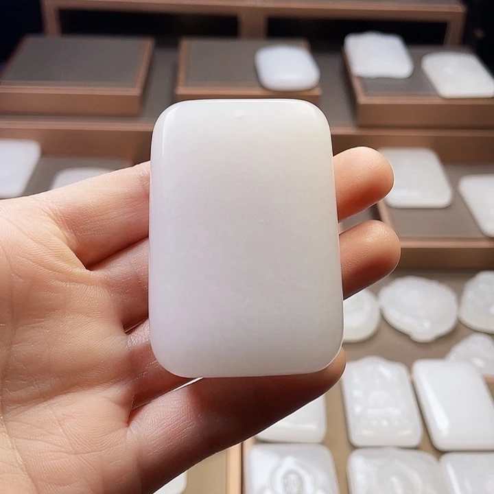 石英质玉（金丝玉）颈饰未镶嵌S**A新疆金丝玉双面雕刻