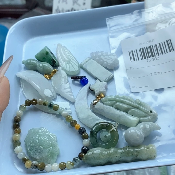 翡翠未镶嵌颈饰翡翠