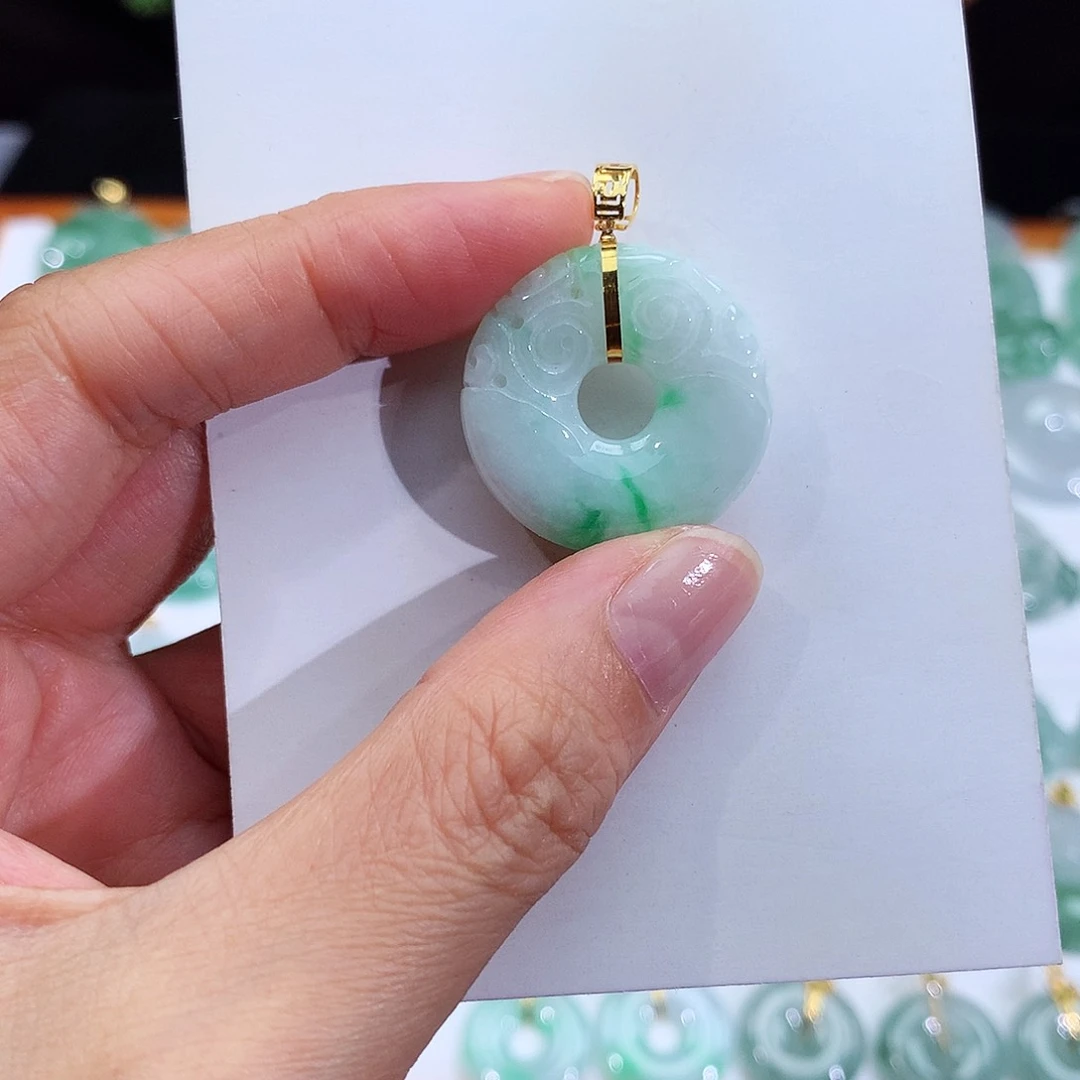 翡翠18K金镶嵌颈饰翡翠吊坠