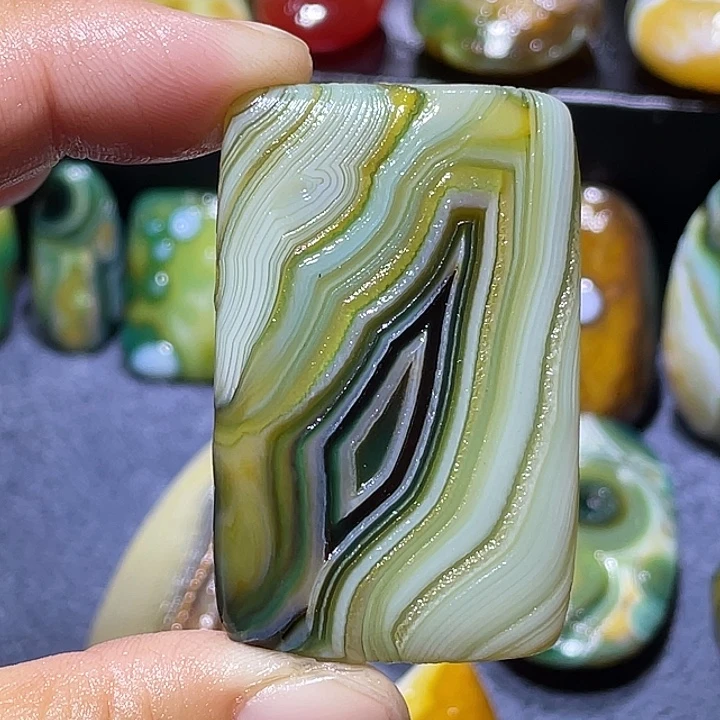 玛瑙/玉髓未镶嵌珠宝奇石