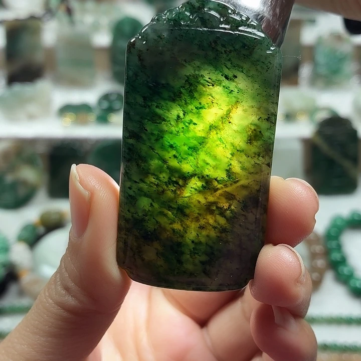 独山玉未镶嵌吊坠