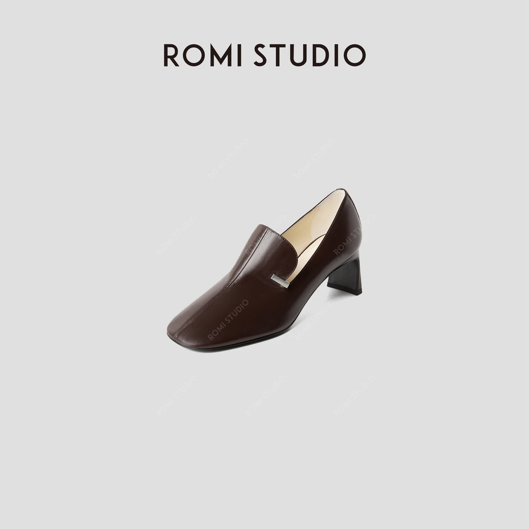 ROMI STUDIO 油蜡牛皮革和羊皮革极简方头粗跟高跟鞋 RWCAP33480