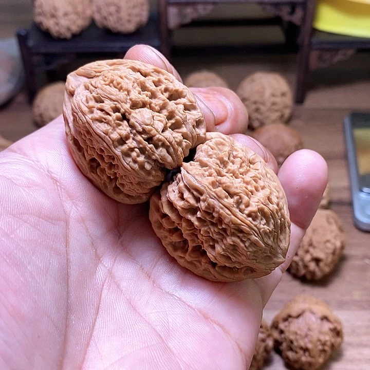 文玩核桃吊坠37尺，全品南疆石