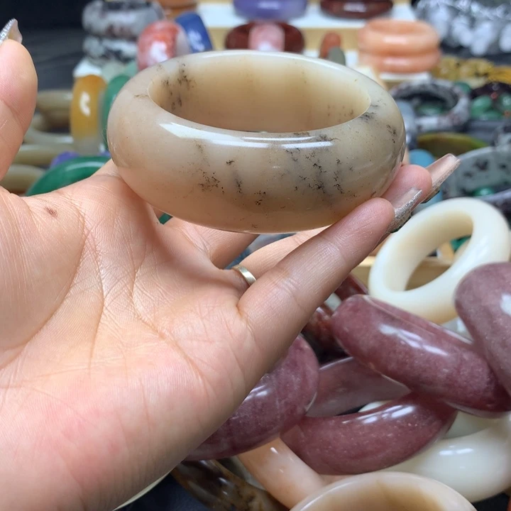 未镶嵌手镯石英质玉?***?