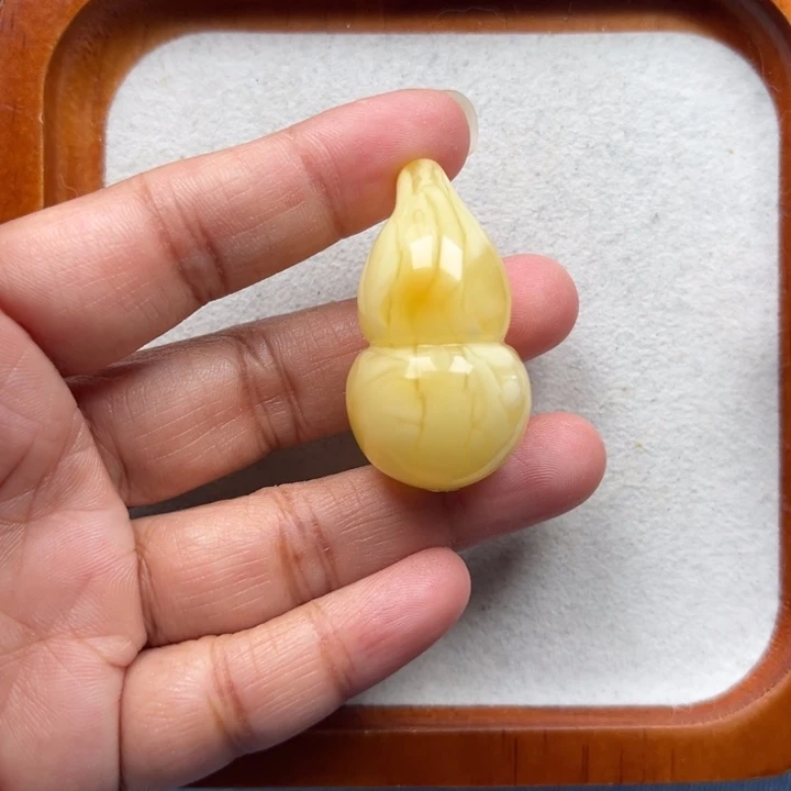 琥珀未镶嵌珠宝奇石M87号浓蜡妖花