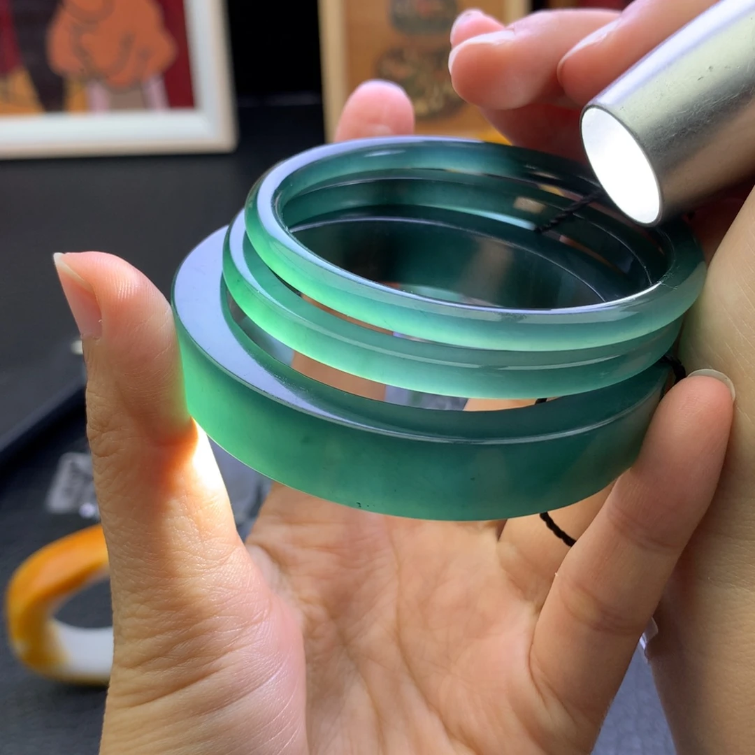 定制翡翠未镶嵌翡翠手镯