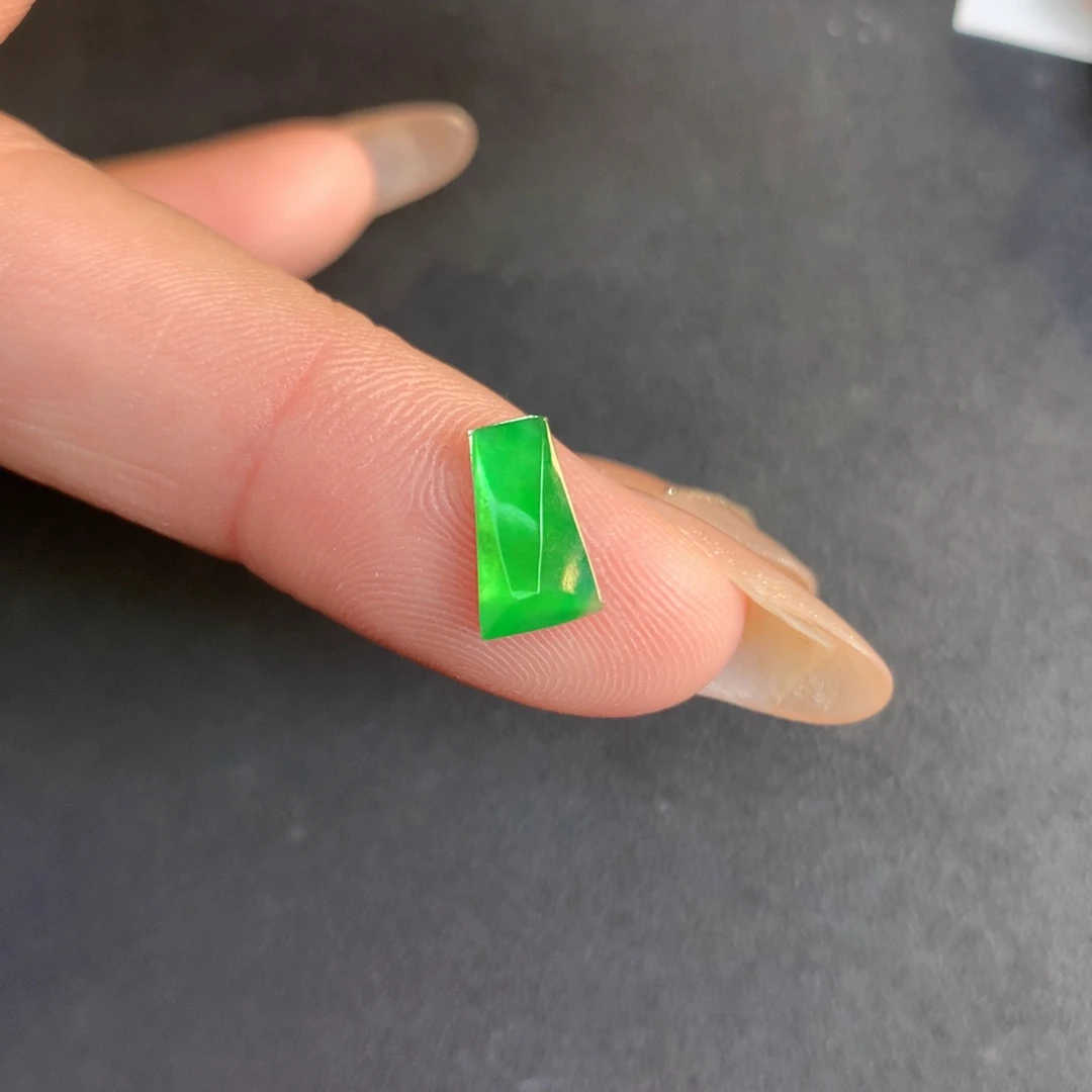 翡翠裸石9.89/5.9/2.25翡翠翡翠