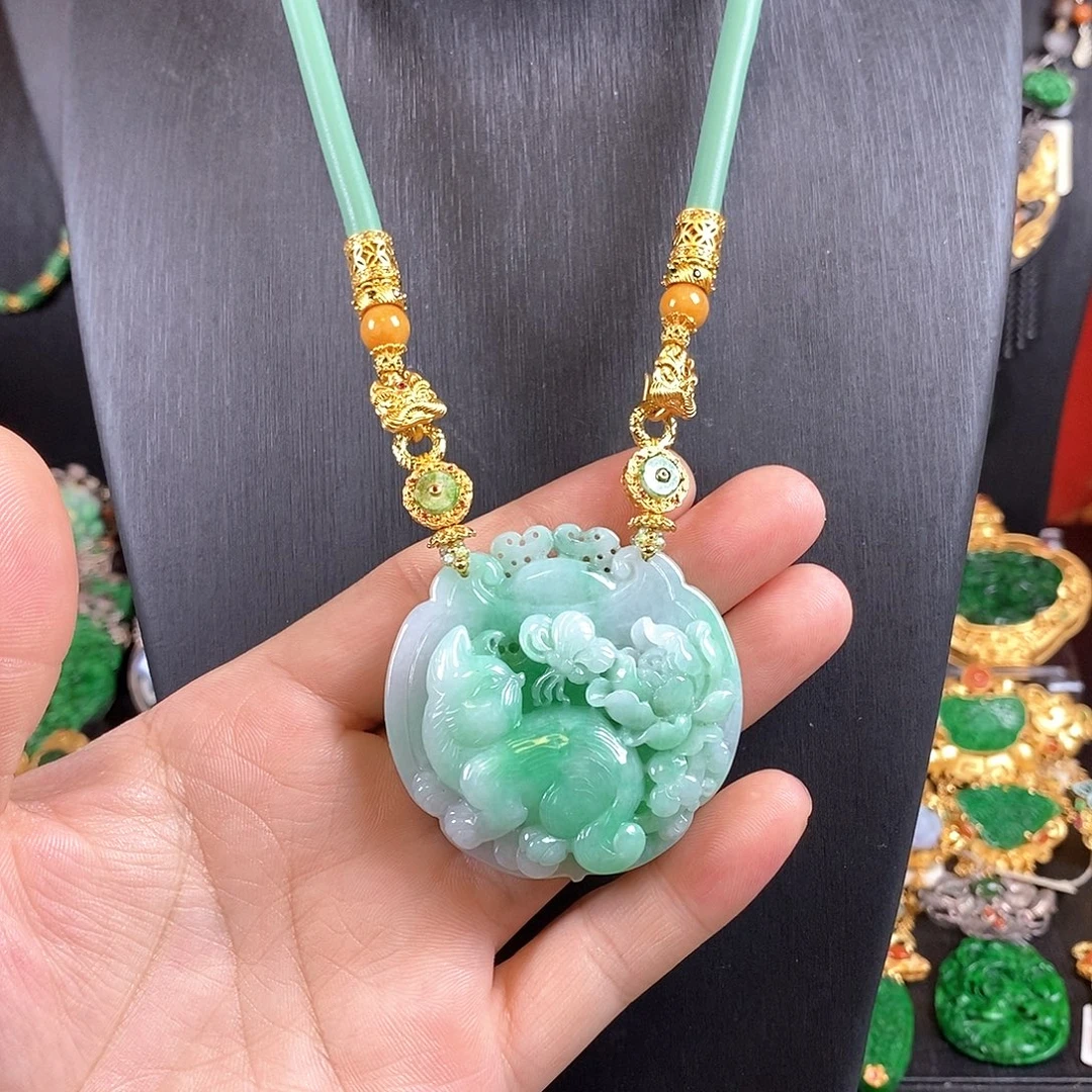 翡翠未镶嵌颈饰吊坠