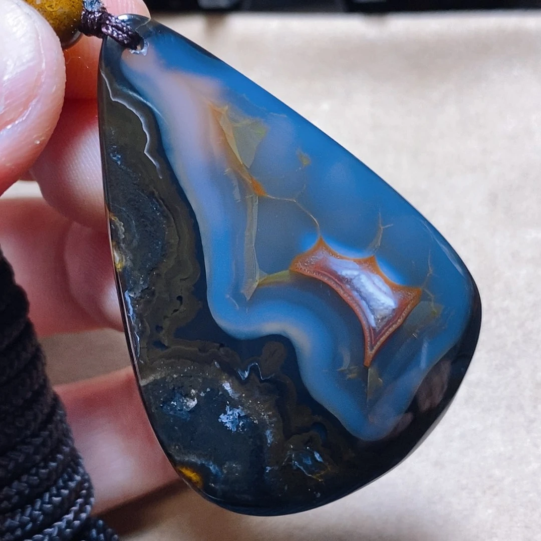 未镶嵌颈饰玛瑙/玉髓光*