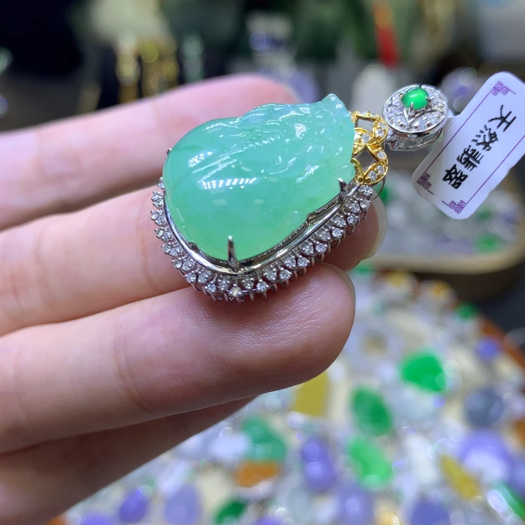 翡翠18K金镶嵌颈饰