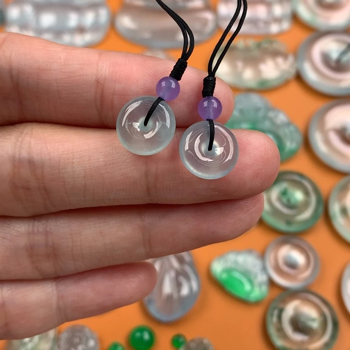 翡翠挂件未镶嵌….