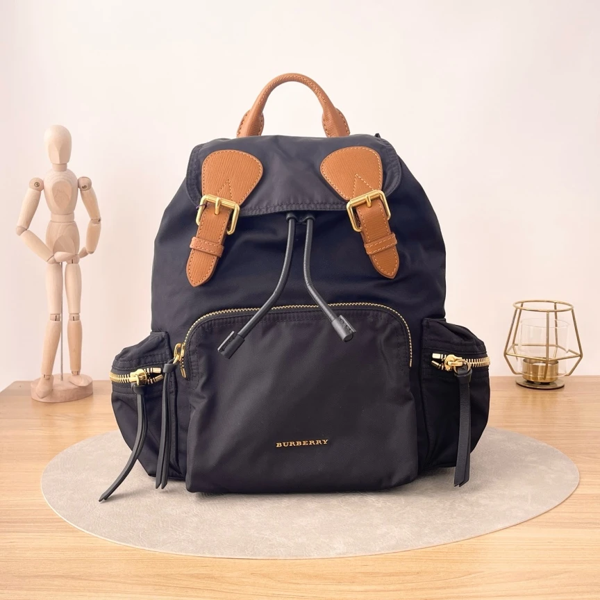95新 BURBERRY/博柏利 The Rucksack/双肩包/5017