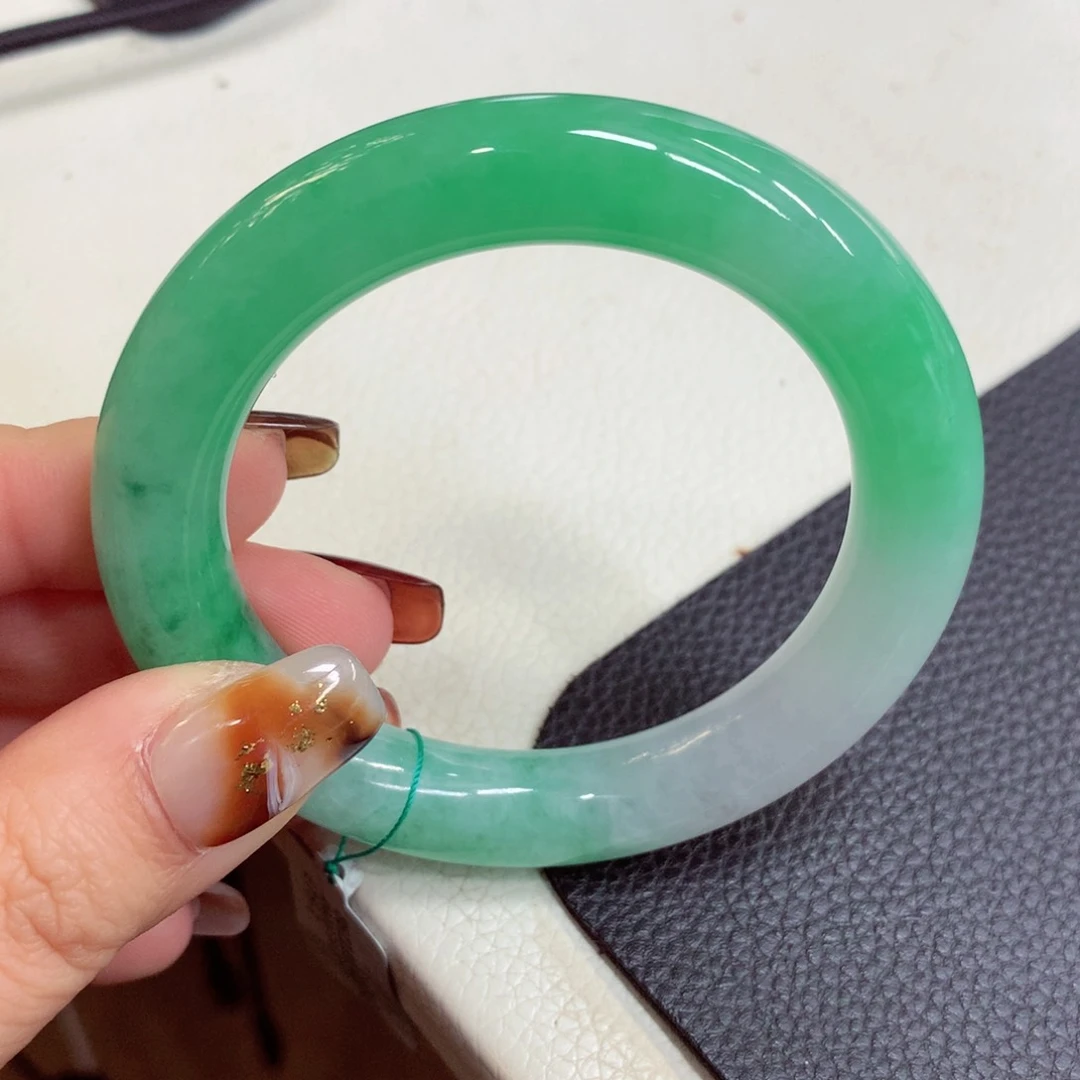 未镶嵌手镯翡翠缅甸