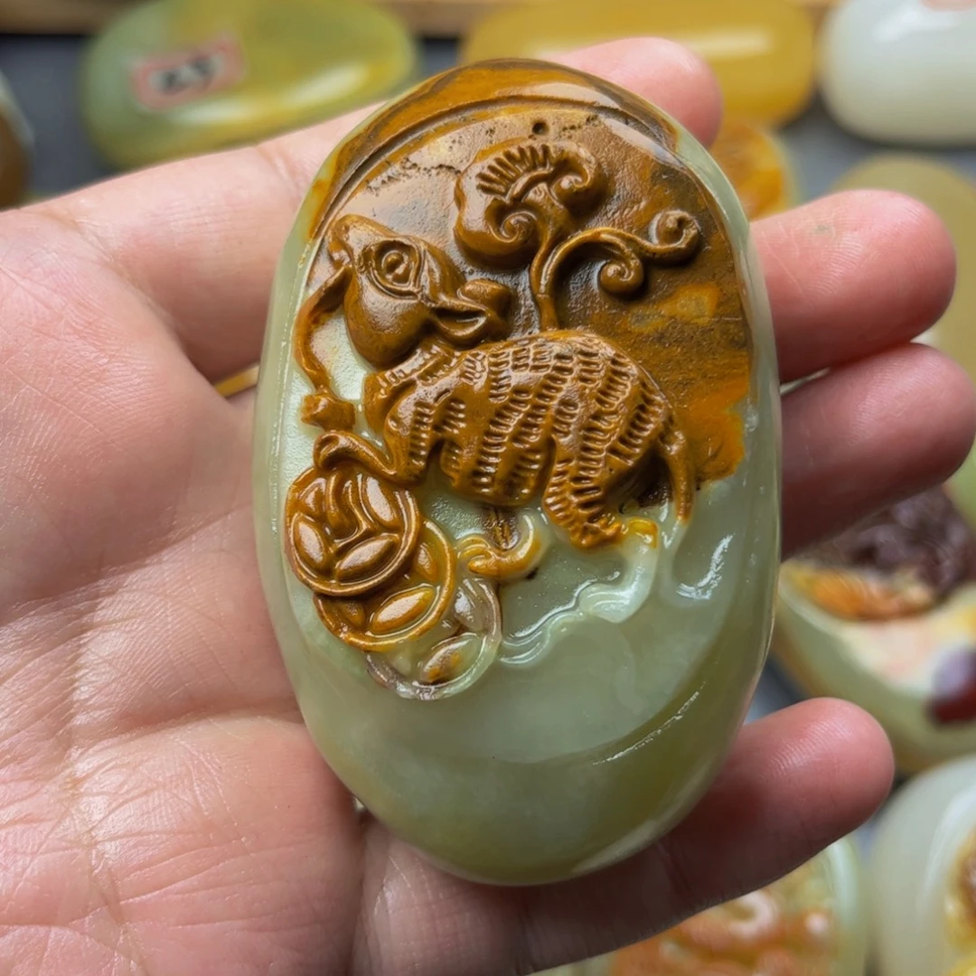 石材方解石手把件鼠