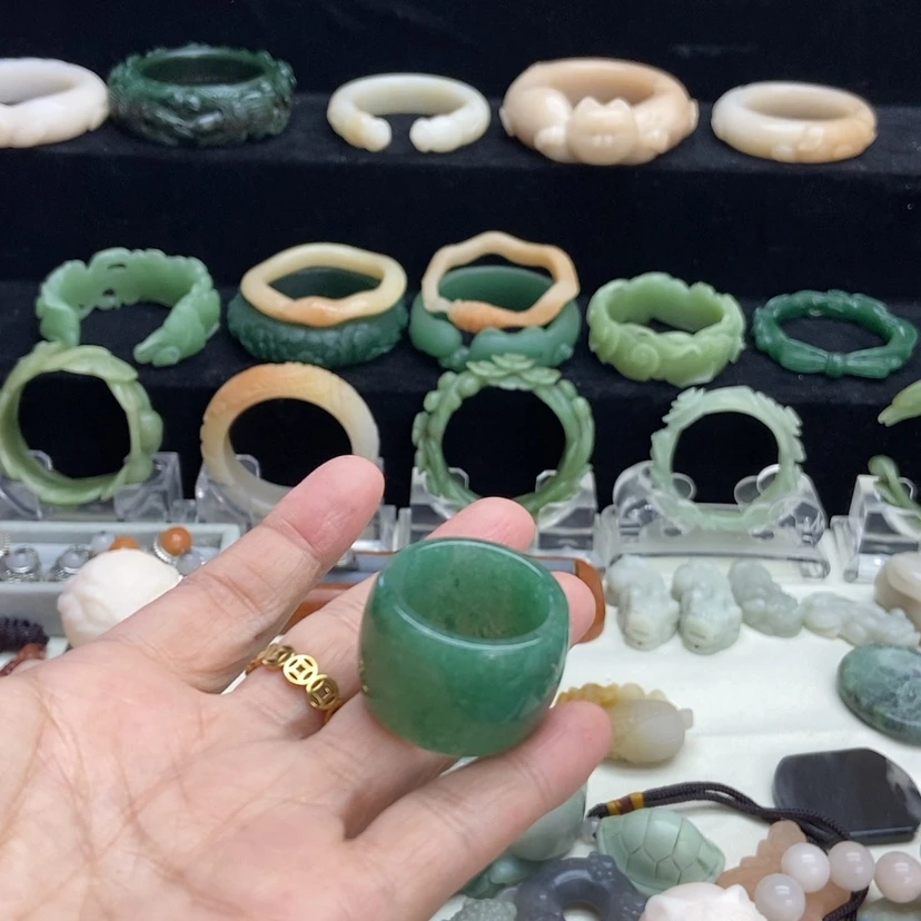 【闪购商品】石英质玉手镯未镶嵌周*爷