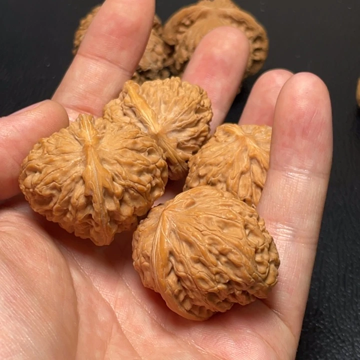 文玩核桃把件玉枕元宝福利款送一对微瑕