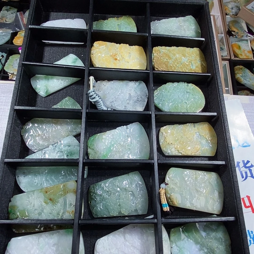 翡翠未镶嵌颈饰多样性仅发一件随机发货