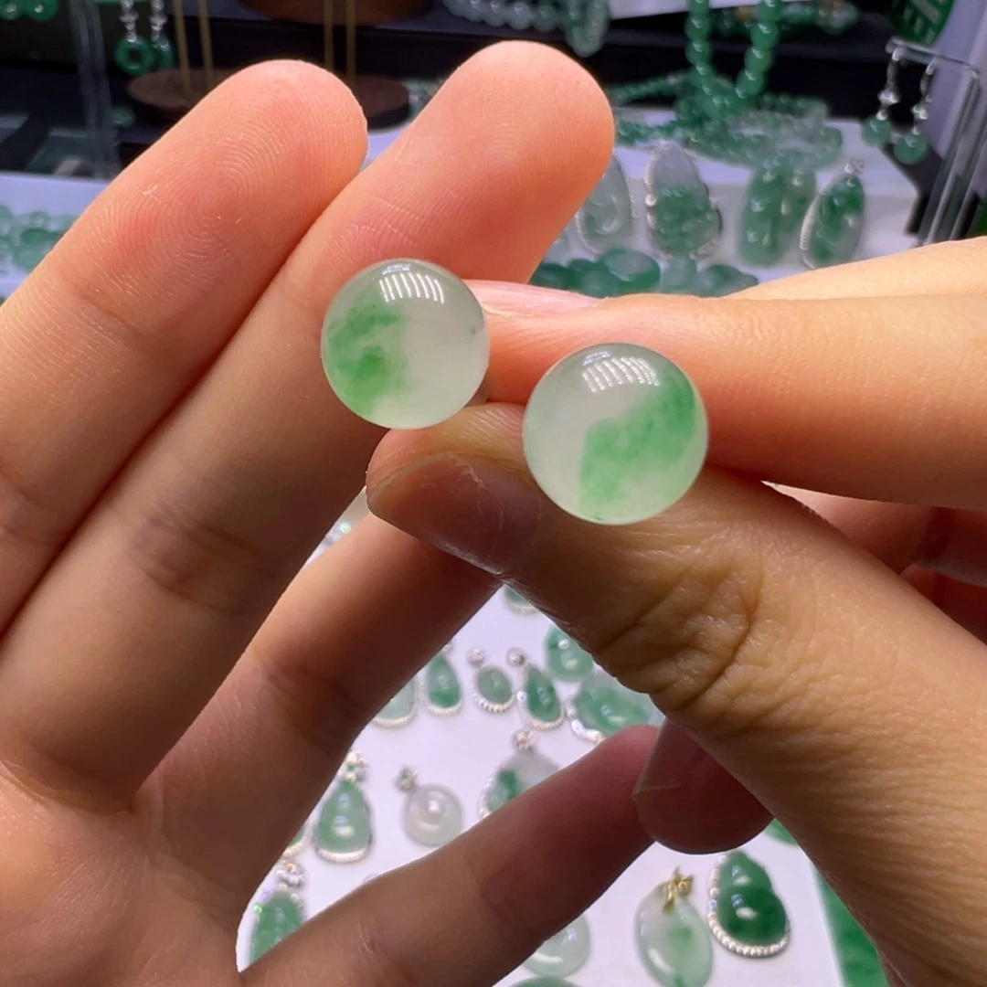 石英质玉（非洲翠）未镶嵌颈饰