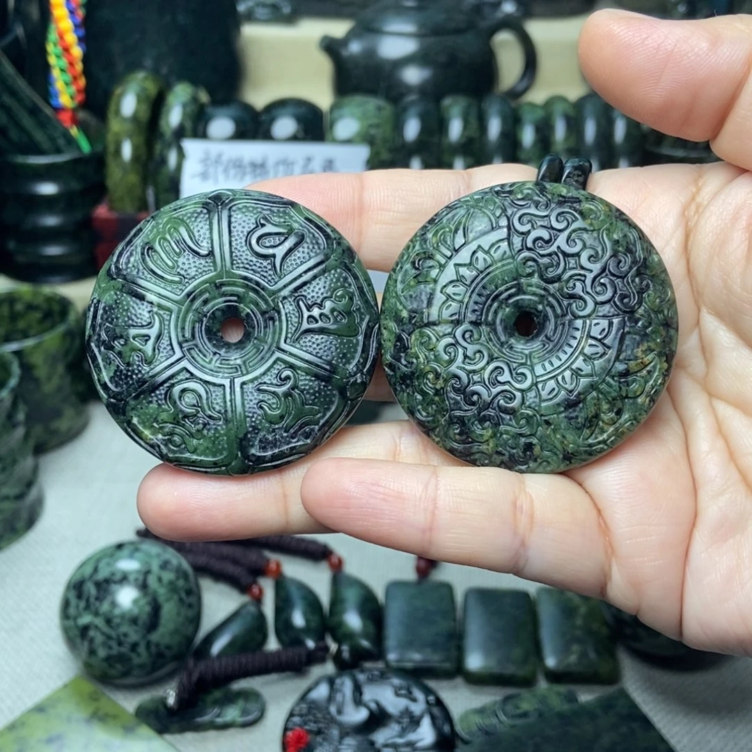 蛇纹石玉未镶嵌车挂六字箴言平安扣