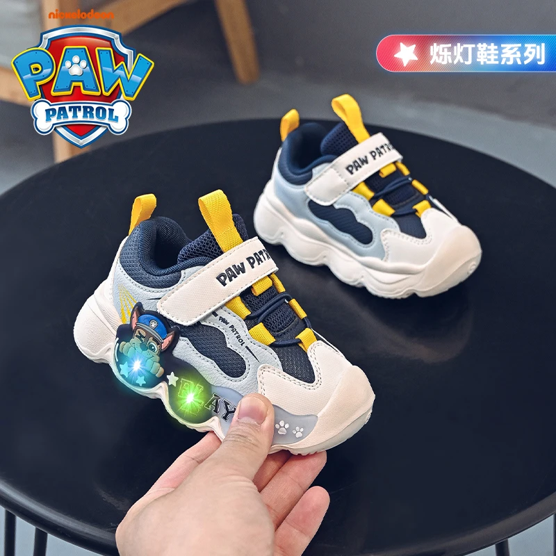 汪汪队男童运动板鞋2025年新款闪光亮灯鞋炫酷炸街防滑软底轻便