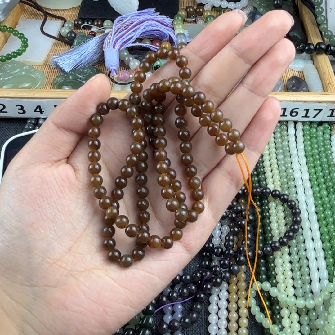 轩***缘和田玉未镶嵌颈饰