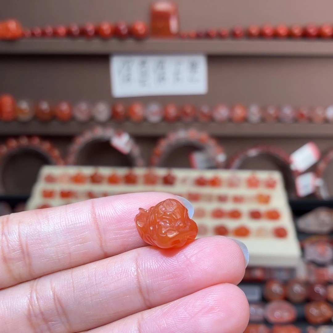南红玛瑙未镶嵌川料飞天貔貅