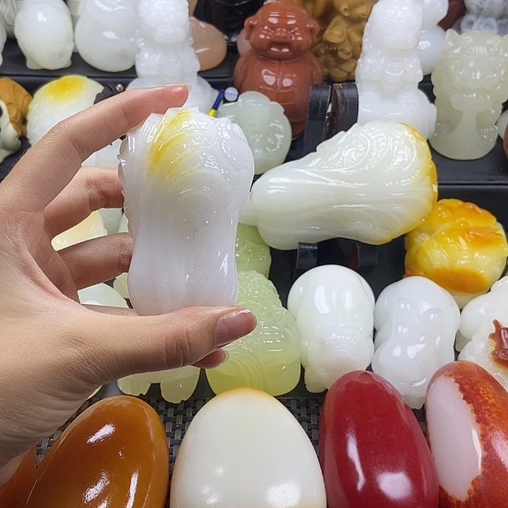 无花朵卖****友原石雕刻把件