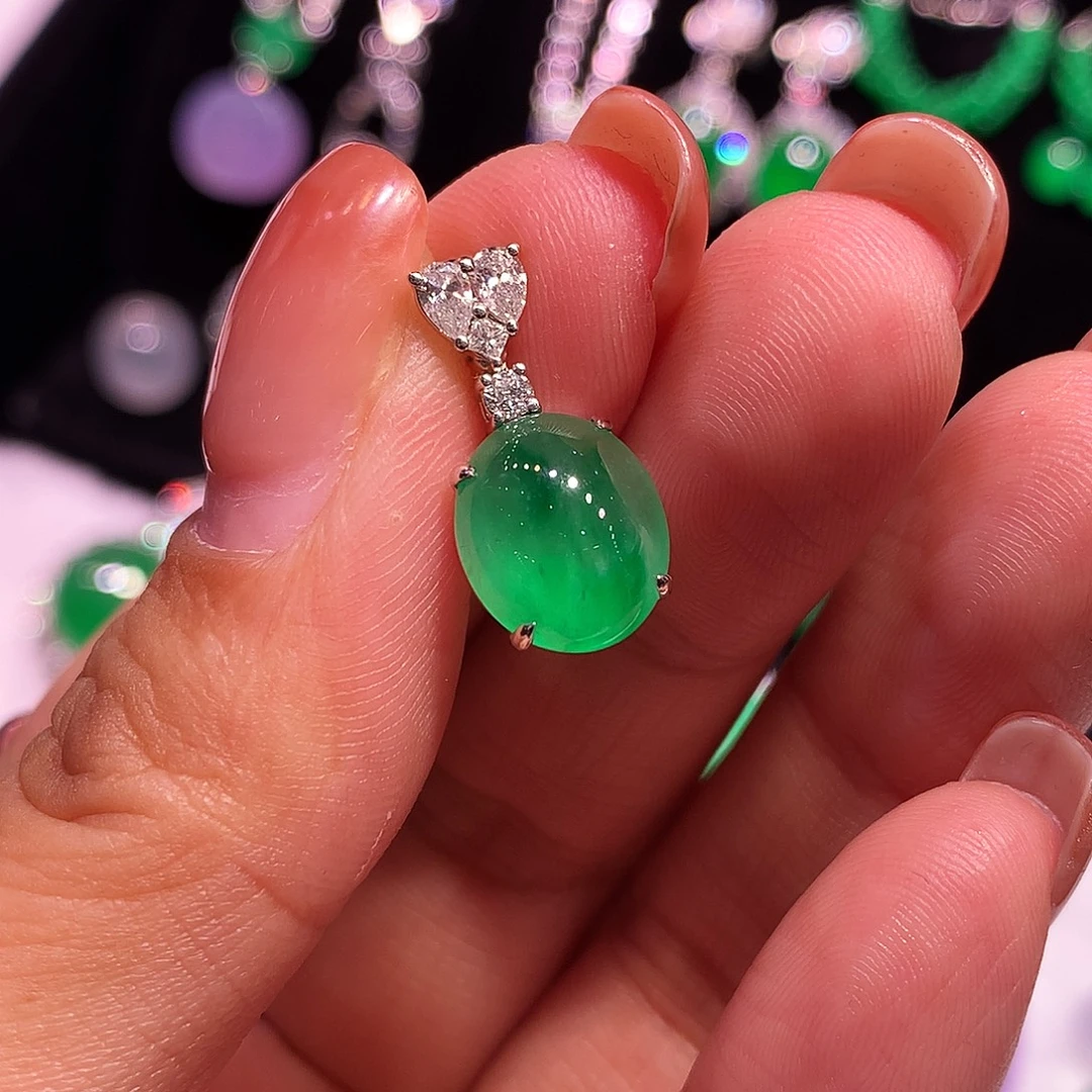 翡翠18K金镶嵌颈饰