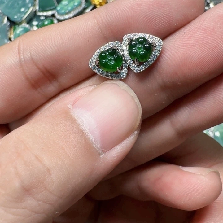 翡翠未镶嵌颈饰天然A货翡翠放漏