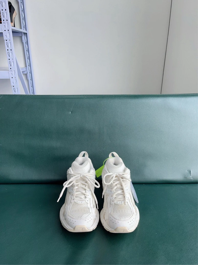 95新 Balenciaga/巴黎世家  纯白弹簧鞋   37码编码 d3884