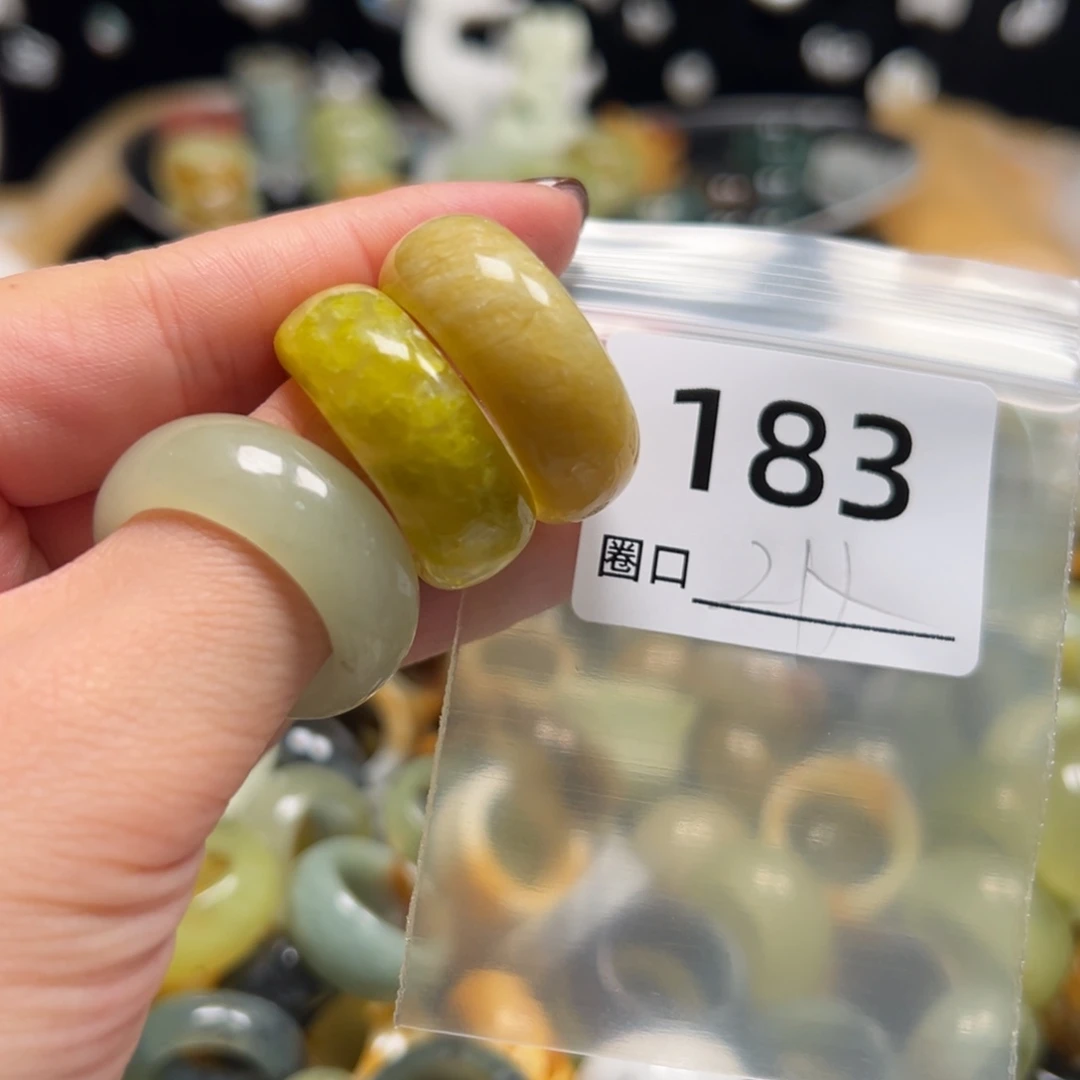 莓***恼蛇纹石玉未镶嵌戒指