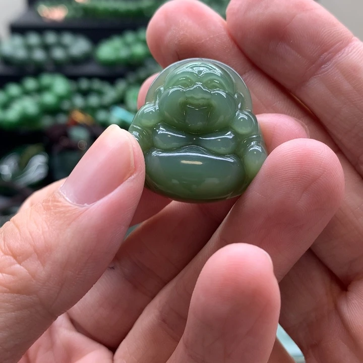 颈饰未镶嵌和田玉（碧玉）