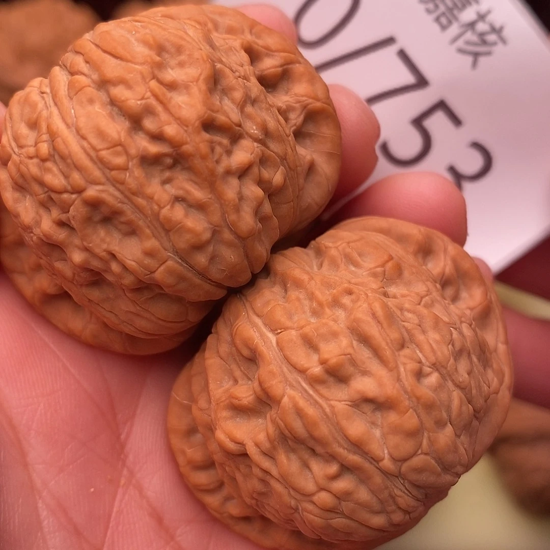 k***神文玩核桃把件42绣球